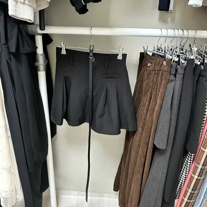 [BUNJANG] Attrangs Black Pleated A-Line Mini Skirt with Belt Set / 에이블리/아뜨랑스 블랙 플리츠 미니스커트