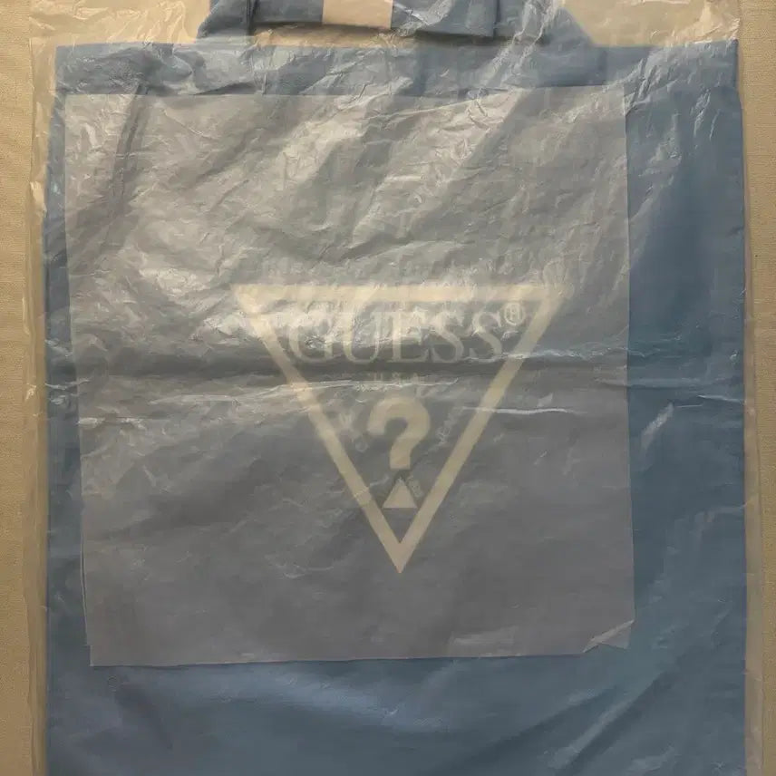 [SOLD OUT] 현진 게스 - 타포린백 룩북 게스에코백 게스키링 볼펜 현진데님키링 일괄