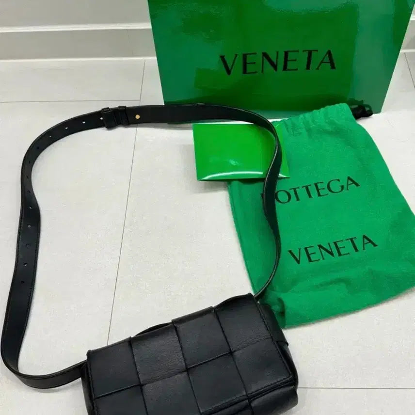 [BUNJANG] Bottega Veneta Cassette Belt Bag / 보테가 베네타 카세트 벨트백
