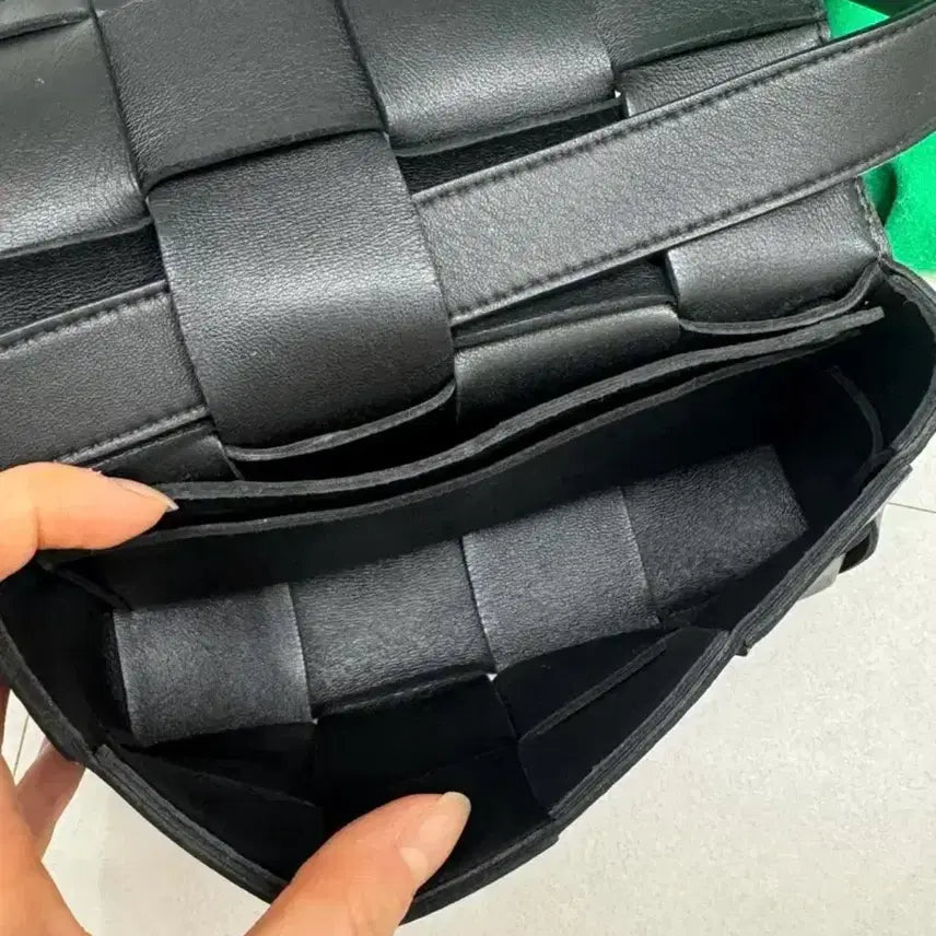 [BUNJANG] Bottega Veneta Cassette Belt Bag / 보테가 베네타 카세트 벨트백