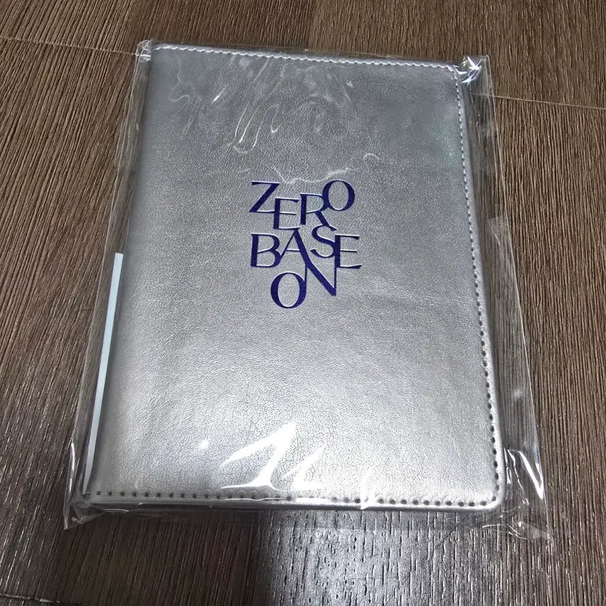 [BUNJANG] ZEROBASEONE The Hyundai Popup Passport Case / 제로베이스원 더현대 팝업 여권케이스 여권지갑