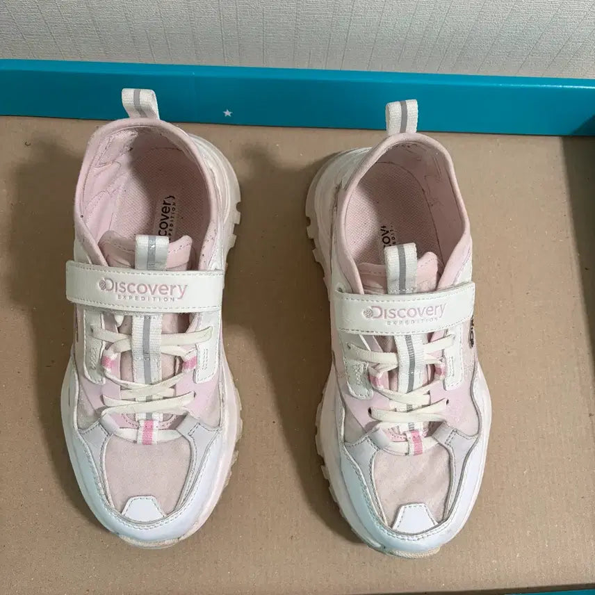 [BUNJANG] Discovery Expedition Pink Hook-and-Loop Sneakers / 디스커버리 핑크 운동화 찍찍이