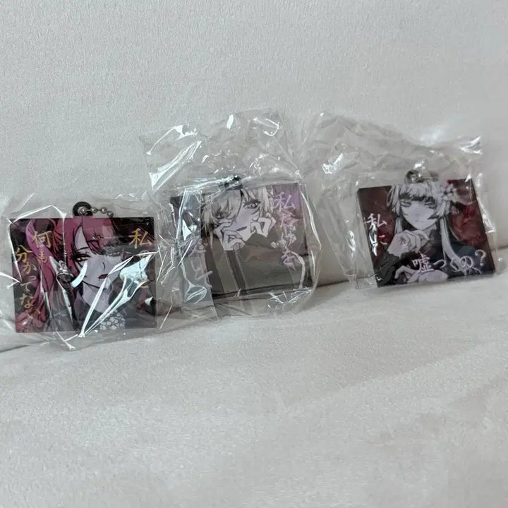 [BUNJANG] Ado Orihara Gacha Acrylic Keychain / Ado 오리하라 가챠 아크릴 키링