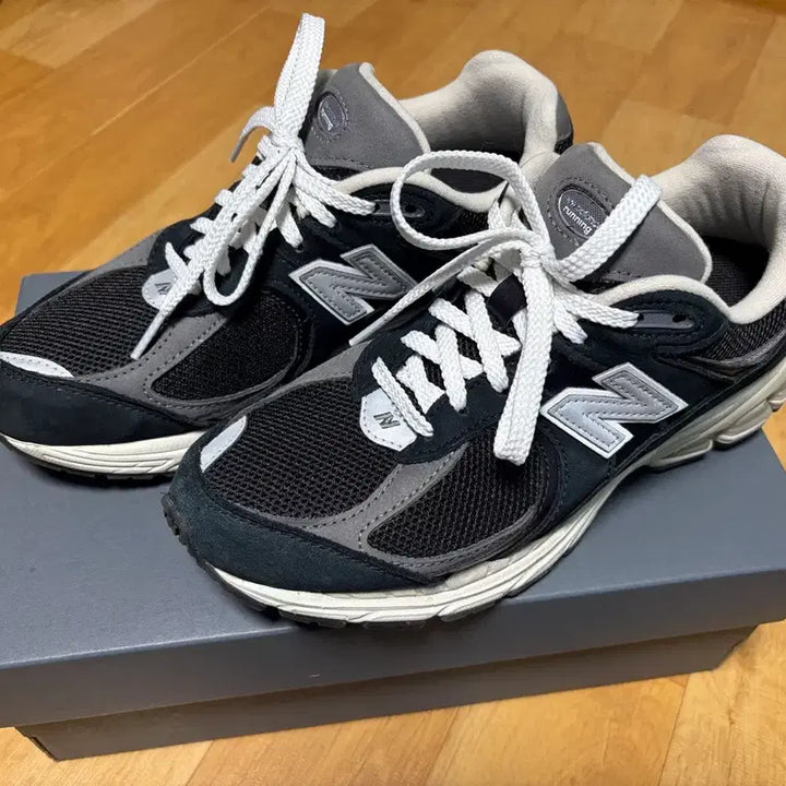 [BUNJANG] New Balance 2002R Premium Vintage Black Sneakers / 뉴발란스 2002R 프리미엄 빈티지 블랙