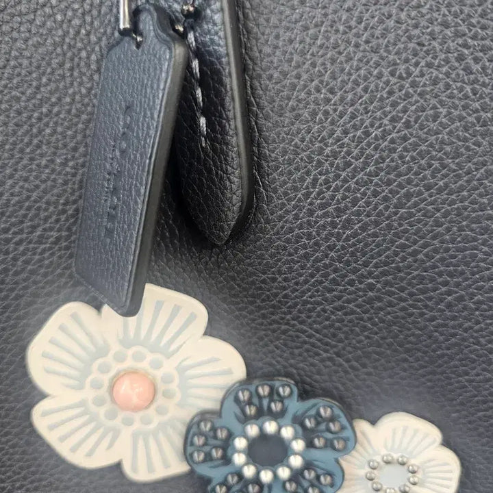 [BUNJANG] Coach Flower Embellished Leather Tote Bag Grey / 코치 플라워 장식 가죽 토트백 그레이