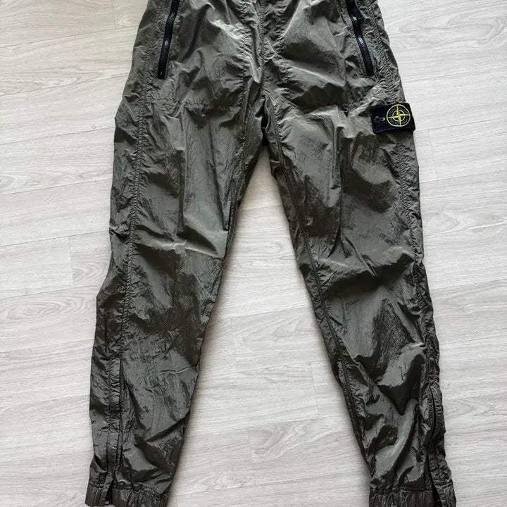 [BUNJANG] Stone Island 18F/W Nylon Metal Pants Olive / 18F/W 스톤아일랜드 나일론메탈 팬츠