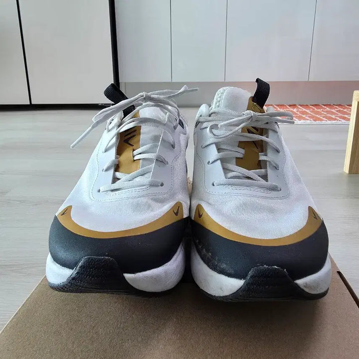 [BUNJANG] Nike Air Max Dia White/Black/Gold Sneakers 235mm / 나이키 에어맥스 디아 흰/검/금 운동화 235mm