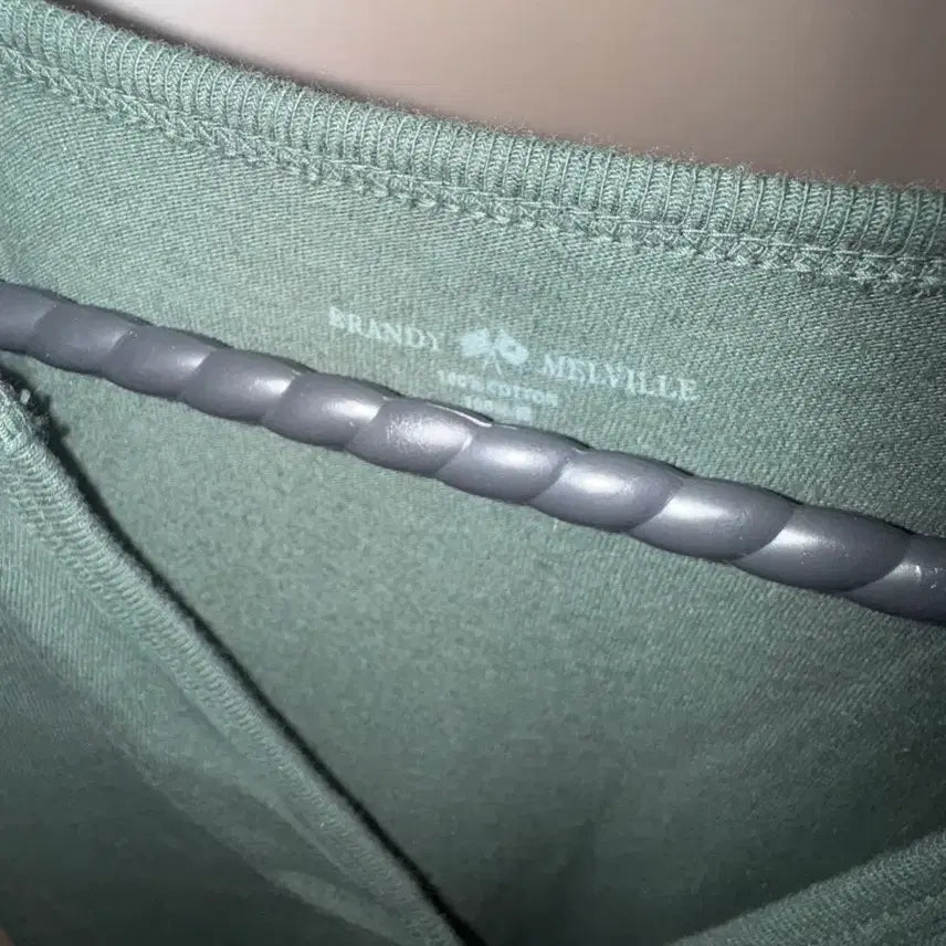 [BUNJANG] Brandy Melville Green Henry Top / 새상품 미사용) 브랜디 멜빌 녹색 헨리탑