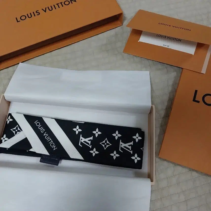 [BUNJANG] Louis Vuitton Monogram Silhouette BB Bandana / 루이비통 모노그램 실루엣 bb방도.