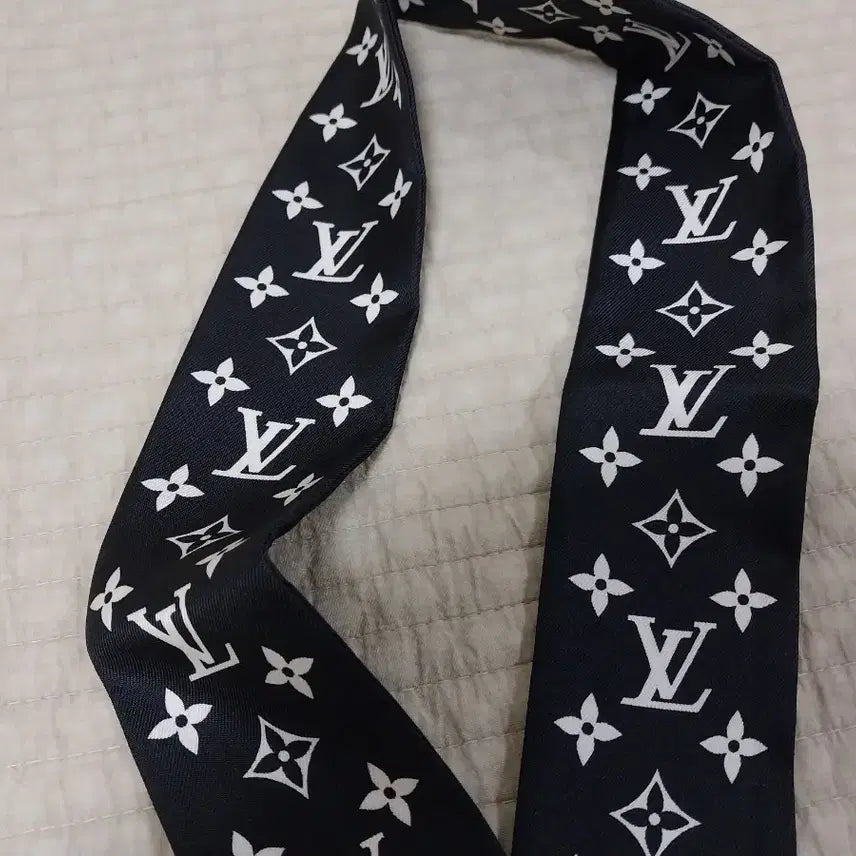 [BUNJANG] Louis Vuitton Monogram Silhouette BB Bandana / 루이비통 모노그램 실루엣 bb방도.
