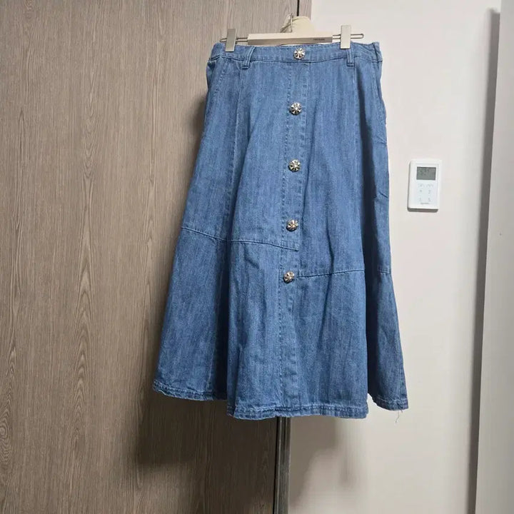 [BUNJANG] Anna Sui Denim A-Line Long Skirt with Button Detail / 안나수이 러블리 데님 A라인 롱 스커트 버튼 포인트