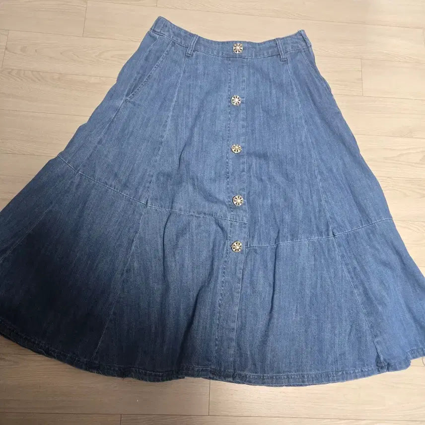 [BUNJANG] Anna Sui Denim A-Line Long Skirt with Button Detail / 안나수이 러블리 데님 A라인 롱 스커트 버튼 포인트
