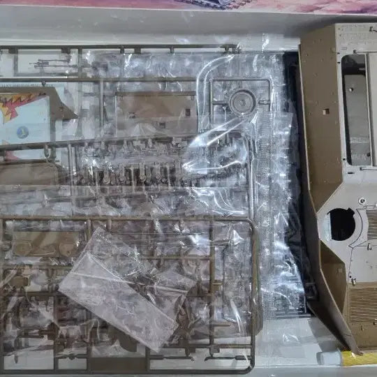 [BUNJANG] Academy 1/35 LVTP-7 Landing Vehicle Plastic Model Kit / 아카데미  LVTP-7 상륙장갑차