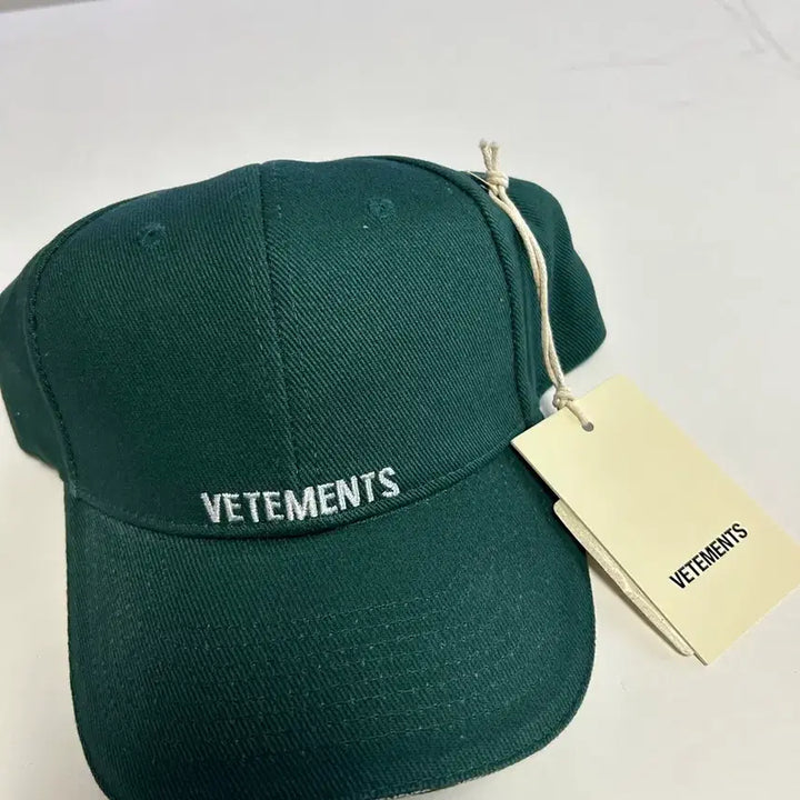 [BUNJANG] Vetements Embroidered Logo Ball Cap Green / 베트멍 자수로고 볼캡 모자 그린 새상품