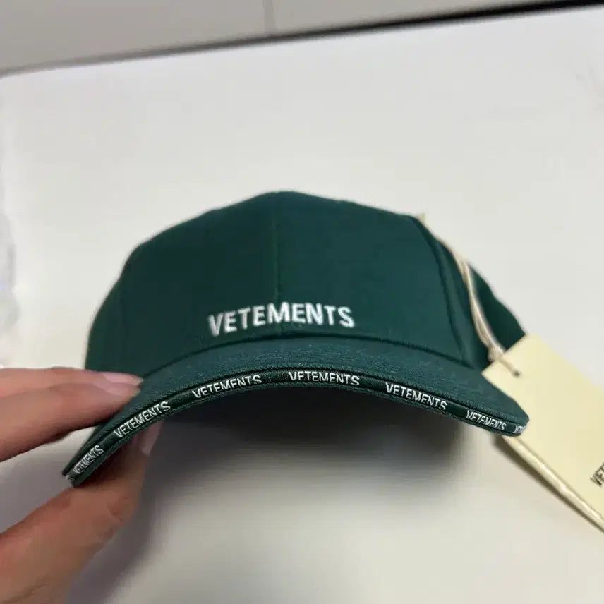 [BUNJANG] Vetements Embroidered Logo Ball Cap Green / 베트멍 자수로고 볼캡 모자 그린 새상품