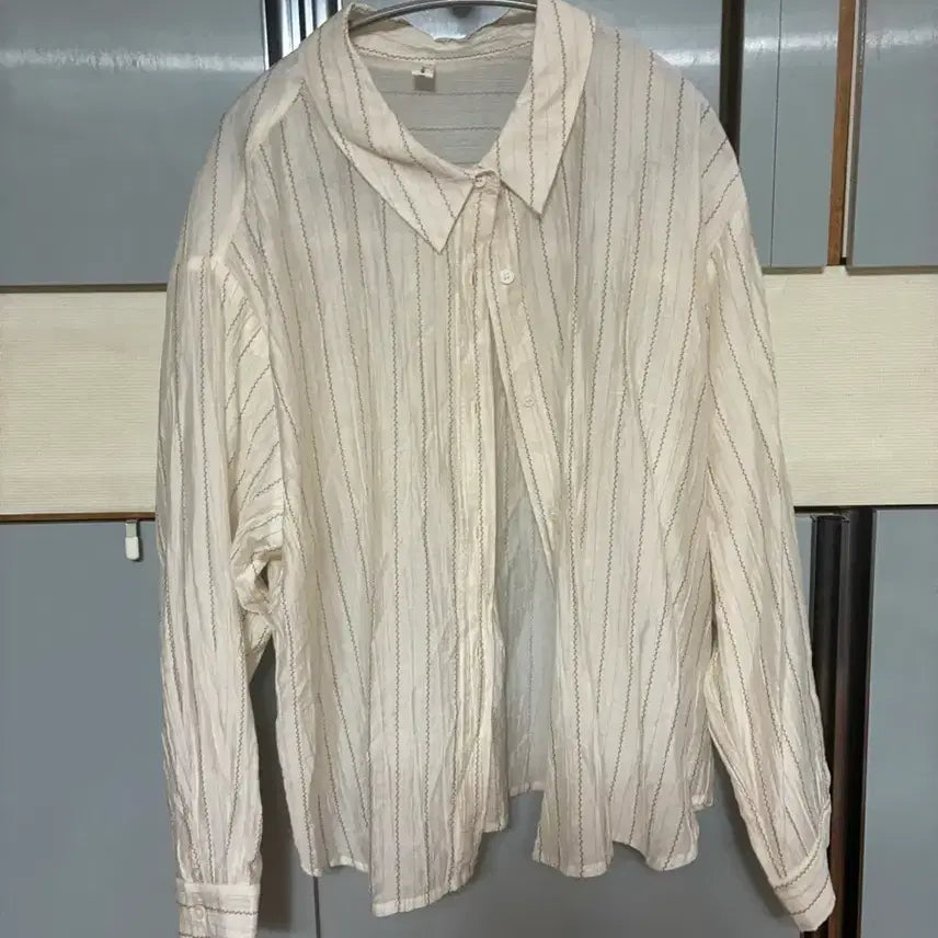 [BUNJANG] Lomistory Plus Size Tencel Stripe Shirt Beige (Size 88-100) / 로미스토리 빅사이즈 텐셀스트라이프 베이지 셔츠 (거의새거/88-100)