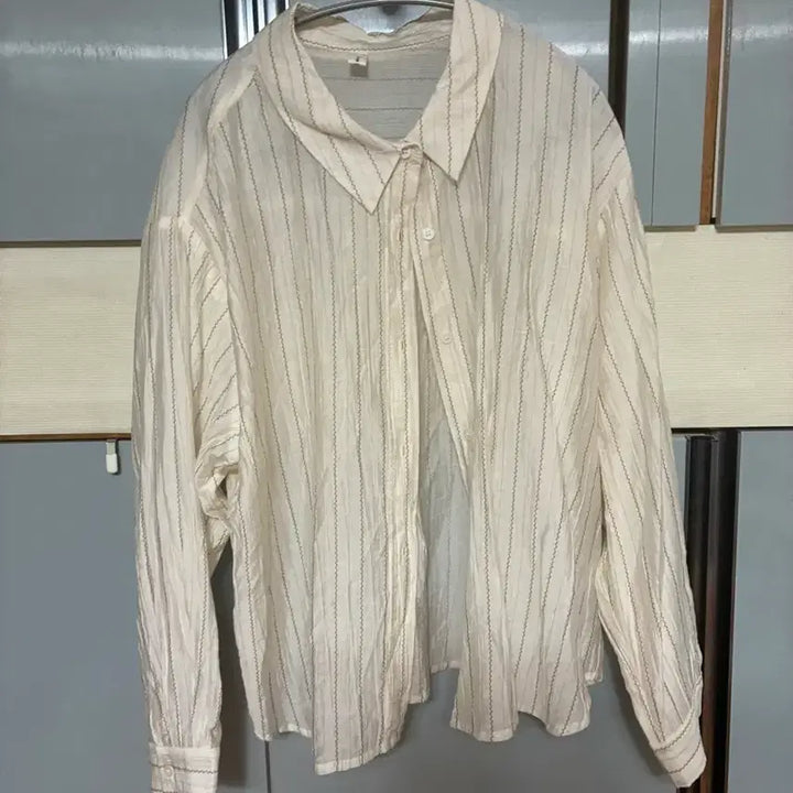 [BUNJANG] Lomistory Plus Size Tencel Stripe Shirt Beige (Size 88-100) / 로미스토리 빅사이즈 텐셀스트라이프 베이지 셔츠 (거의새거/88-100)