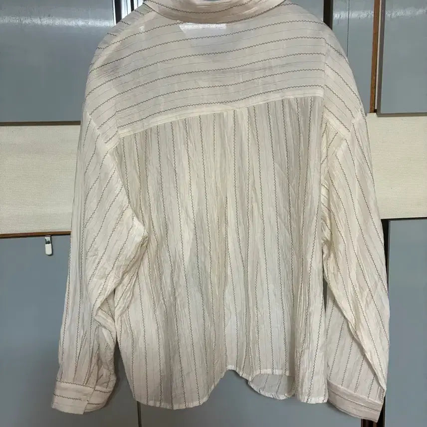 [BUNJANG] Lomistory Plus Size Tencel Stripe Shirt Beige (Size 88-100) / 로미스토리 빅사이즈 텐셀스트라이프 베이지 셔츠 (거의새거/88-100)