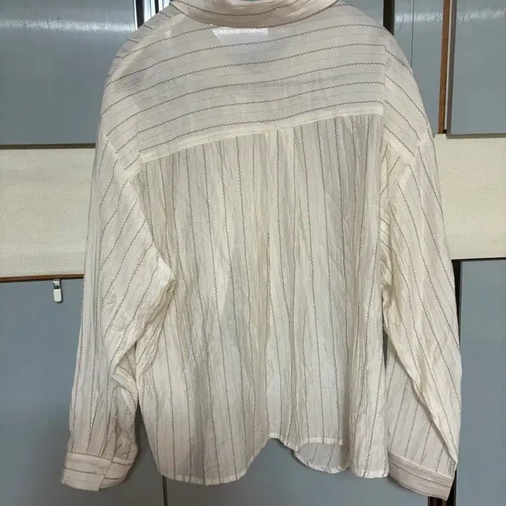 [BUNJANG] Lomistory Plus Size Tencel Stripe Shirt Beige (Size 88-100) / 로미스토리 빅사이즈 텐셀스트라이프 베이지 셔츠 (거의새거/88-100)