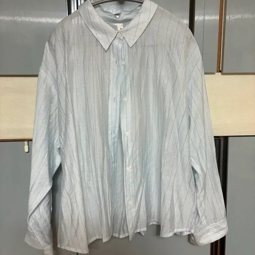 [BUNJANG] Romistory Tencel Stripe Blouse Sky Blue (Size 88-100) / 로미스토리 빅사이즈 텐셀스트라이프 스카이블루  (거의새거/88-100)
