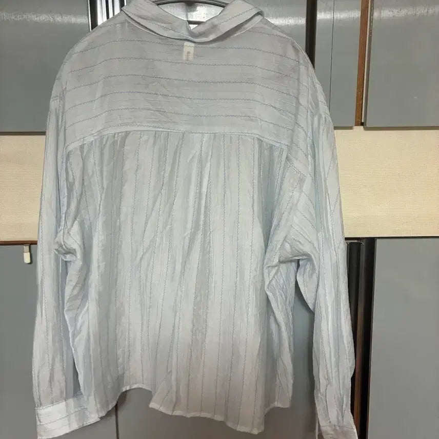 [BUNJANG] Romistory Tencel Stripe Blouse Sky Blue (Size 88-100) / 로미스토리 빅사이즈 텐셀스트라이프 스카이블루  (거의새거/88-100)
