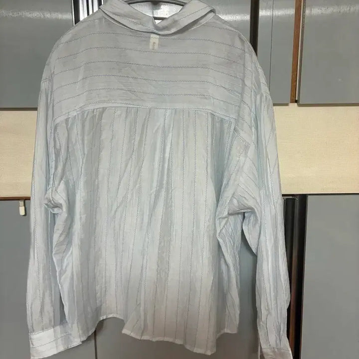 [BUNJANG] Romistory Tencel Stripe Blouse Sky Blue (Size 88-100) / 로미스토리 빅사이즈 텐셀스트라이프 스카이블루  (거의새거/88-100)