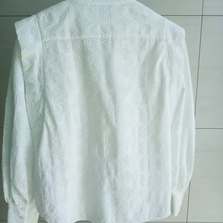 [BUNJANG] Massimo Dutti Embroidered Cotton Blouse White / 마시모두띠 자수 블라우스 셔츠