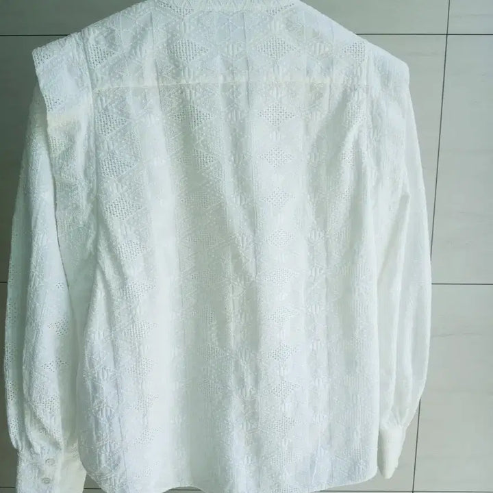 [BUNJANG] Massimo Dutti Embroidered Cotton Blouse White / 마시모두띠 자수 블라우스 셔츠