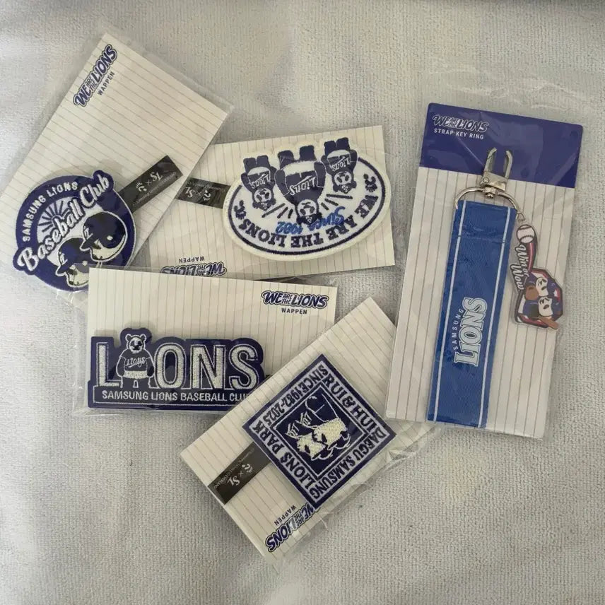 [BUNJANG] Bao Family Samsung Lions Emblem &amp; Keyring Bundle / 바오패밀리 굿즈