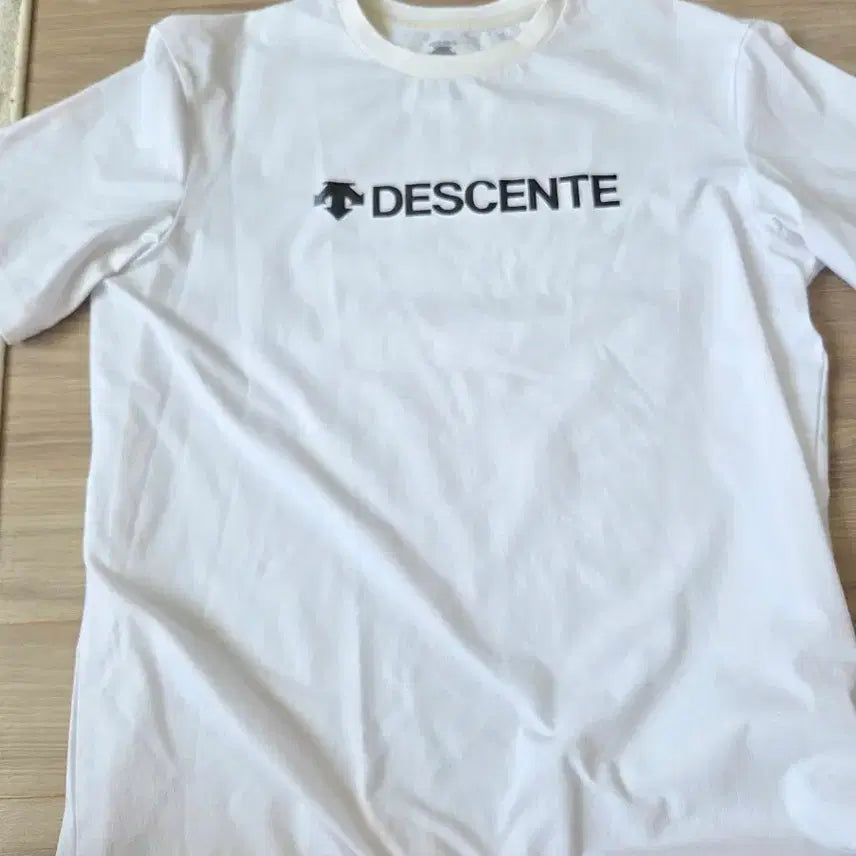 [BUNJANG] Descente White Short-Sleeve T-Shirt / 데상트 흰색 반팔 티셔츠