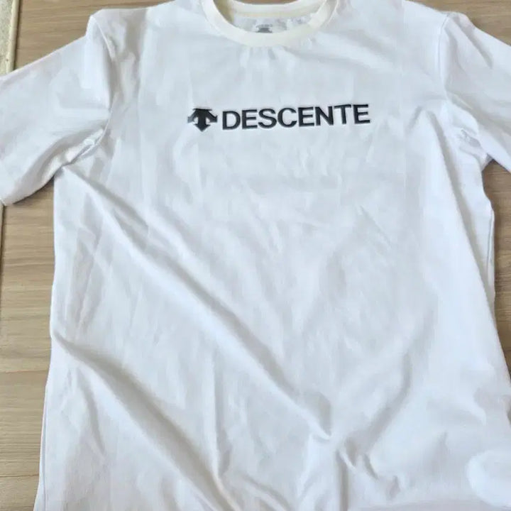 [BUNJANG] Descente White Short-Sleeve T-Shirt / 데상트 흰색 반팔 티셔츠