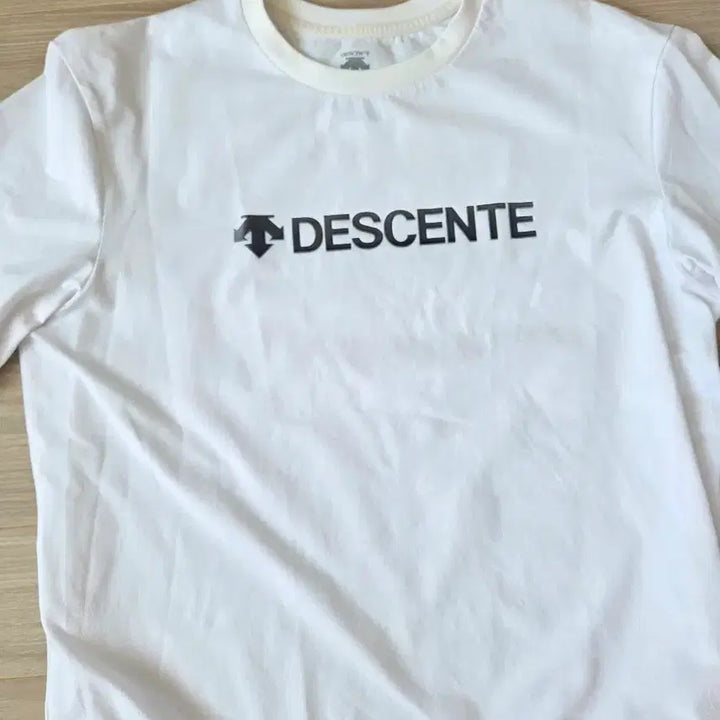 [BUNJANG] Descente White Short-Sleeve T-Shirt / 데상트 흰색 반팔 티셔츠