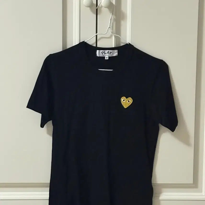 [BUNJANG] Comme des Garçons Gold Heart Black T-Shirt / 꼼데가르송 금장 하트 블랙 반팔 티셔츠