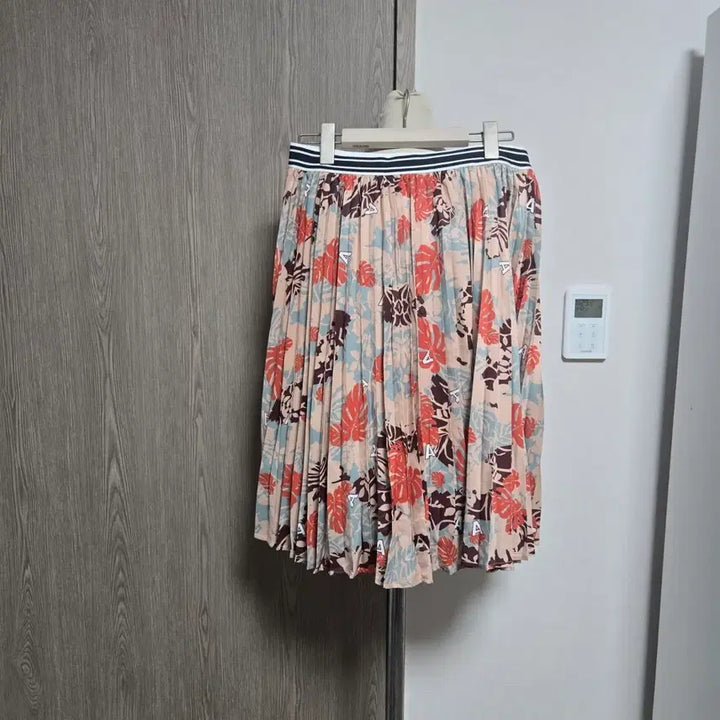 [BUNJANG] Aven Pleated Floral Pattern Midi Skirt / 새상품) Aven 에이븐 골프 플리츠 스커트 꽃무늬 패턴