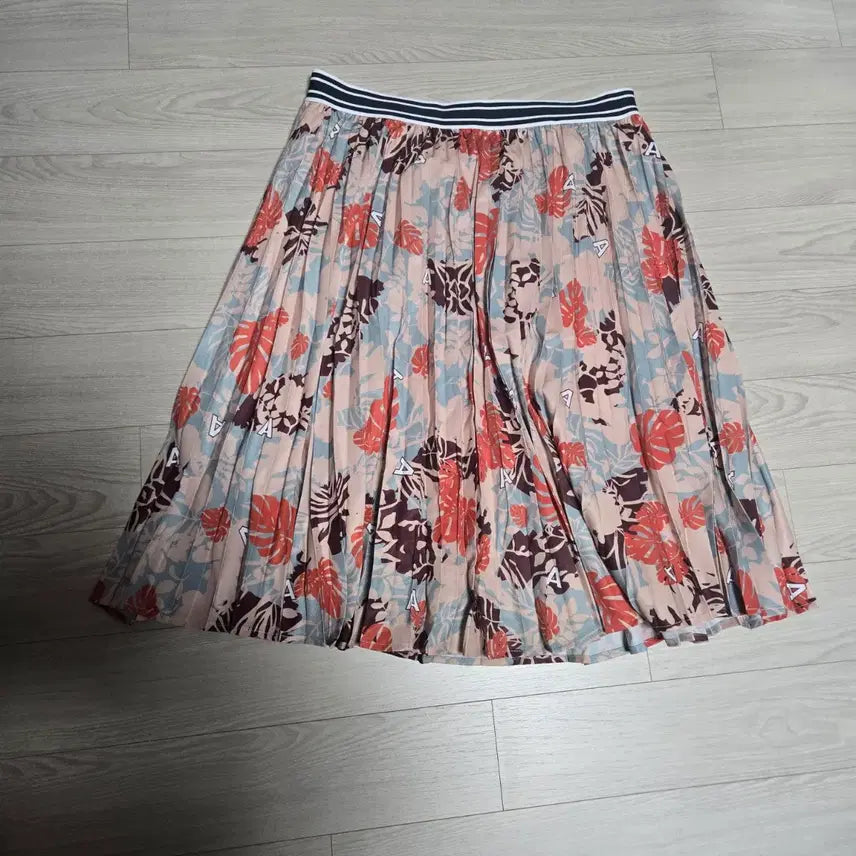 [BUNJANG] Aven Pleated Floral Pattern Midi Skirt / 새상품) Aven 에이븐 골프 플리츠 스커트 꽃무늬 패턴