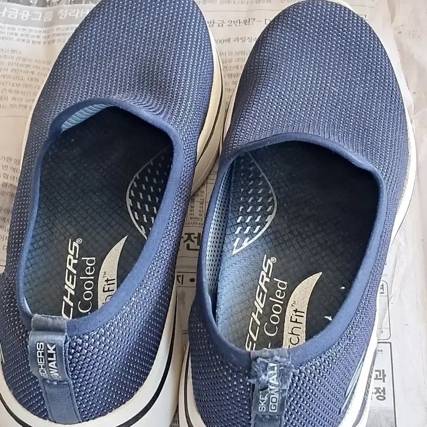 [BUNJANG] Skechers Go Walk Arch Fit Slip-On Shoes / 스케쳐스 고워크 아치핏 슬립온