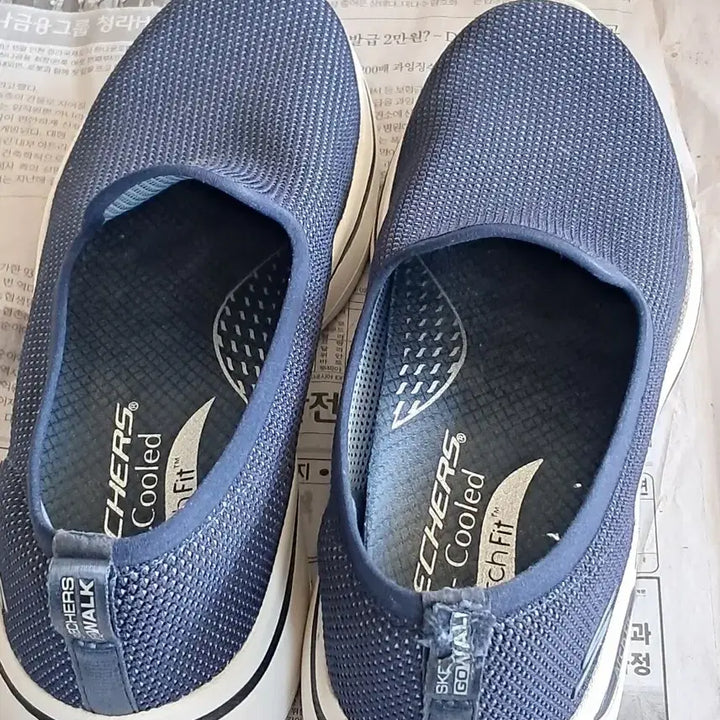 [BUNJANG] Skechers Go Walk Arch Fit Slip-On Shoes / 스케쳐스 고워크 아치핏 슬립온