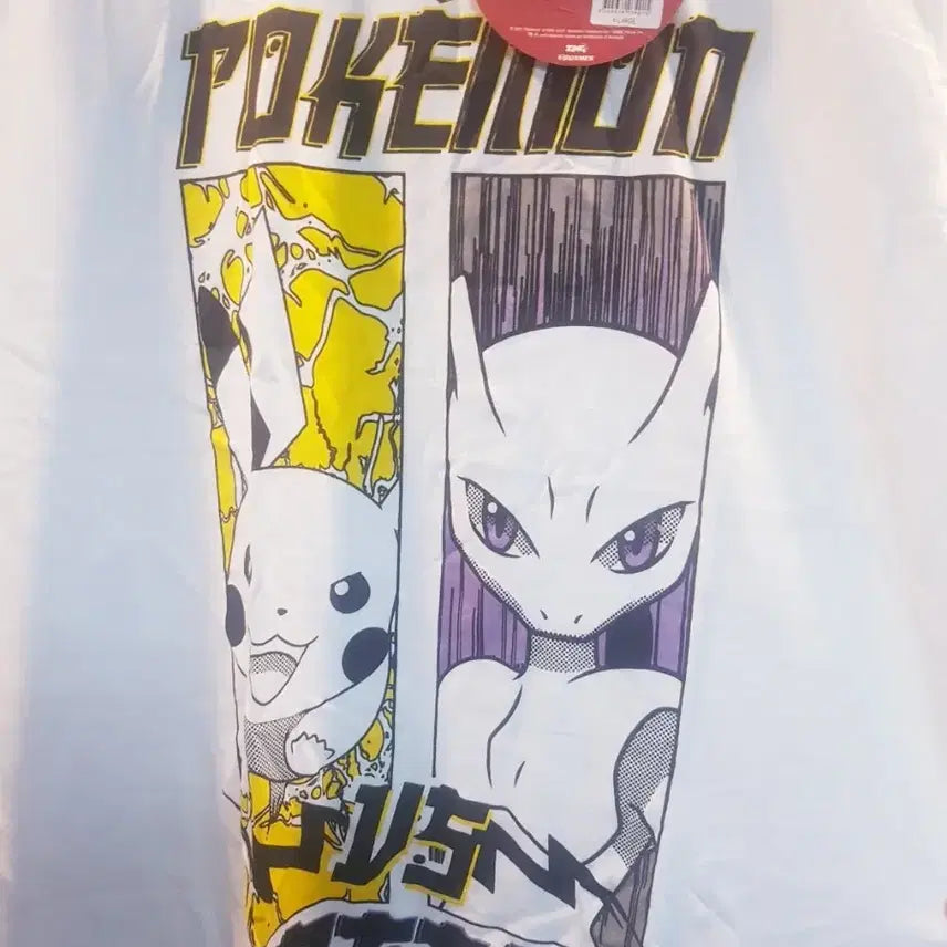 [BUNJANG] Pokemon Pikachu &amp; Mewtwo Graphic T-Shirt / 포켓몬. 정품 굿즈. 피카츄 뮤츠 반팔 티셔츠.