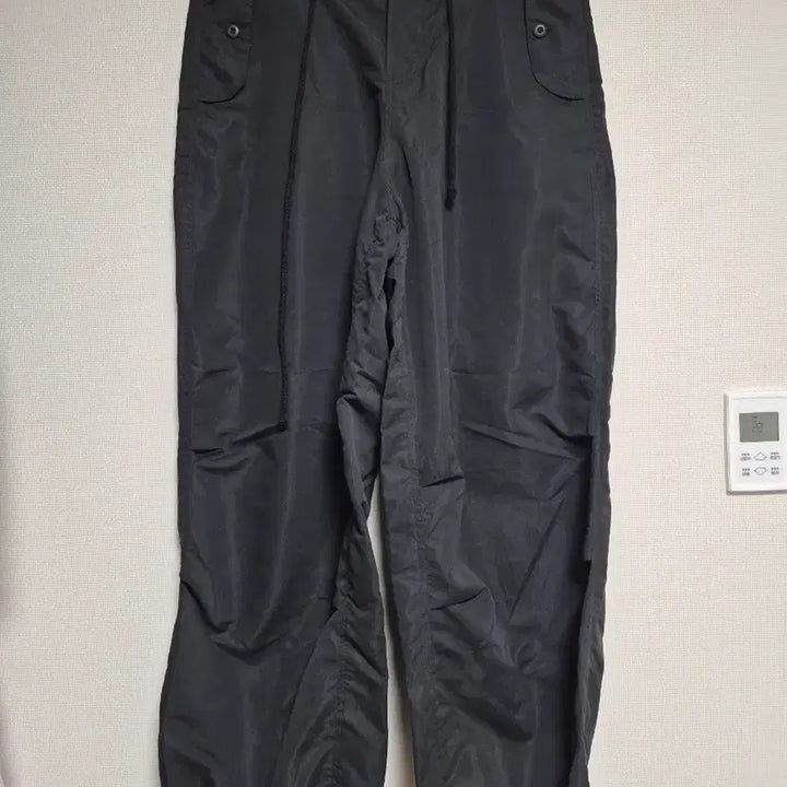 [BUNJANG] Motelrocks Microfiber Cargo Parachute Pants - Size S (New) / 모텔락스 카고팬츠 파라슈트 팬츠 S 새상품