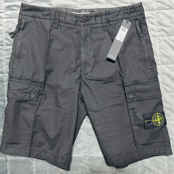 [BUNJANG] Stone Island Garment Dyed Cargo Bermuda Shorts Black / [31] 스톤 아일랜드 가먼트 다이드 카고 버뮤다 쇼츠 반바지 블랙