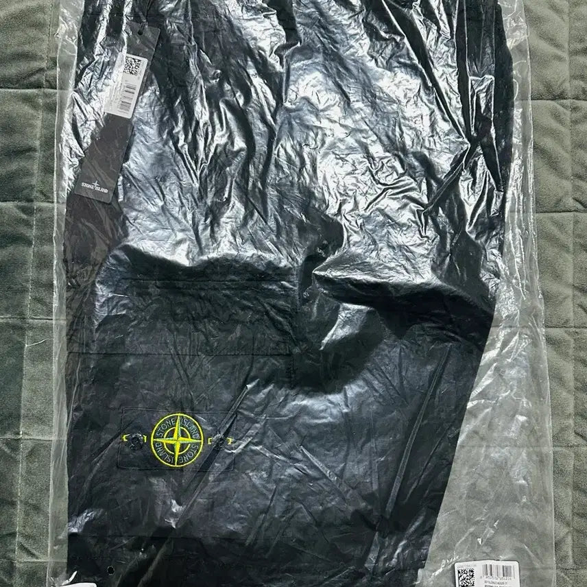 [BUNJANG] Stone Island Garment Dyed Cargo Bermuda Shorts Black / [31] 스톤 아일랜드 가먼트 다이드 카고 버뮤다 쇼츠 반바지 블랙