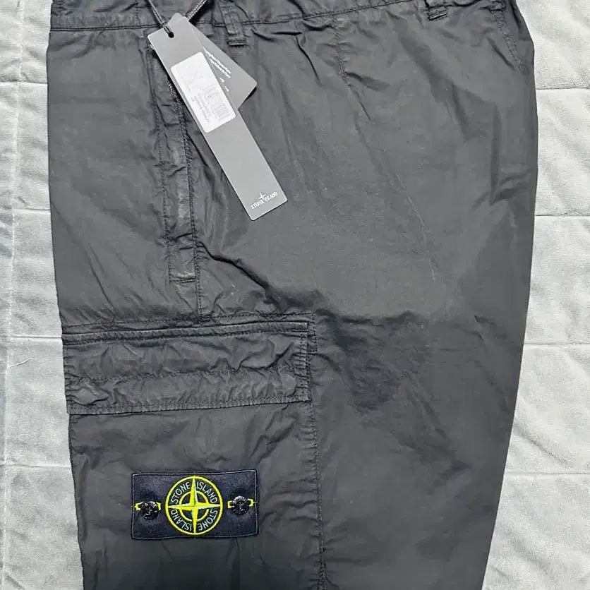[BUNJANG] Stone Island Garment Dyed Cargo Bermuda Shorts Black / [31] 스톤 아일랜드 가먼트 다이드 카고 버뮤다 쇼츠 반바지 블랙