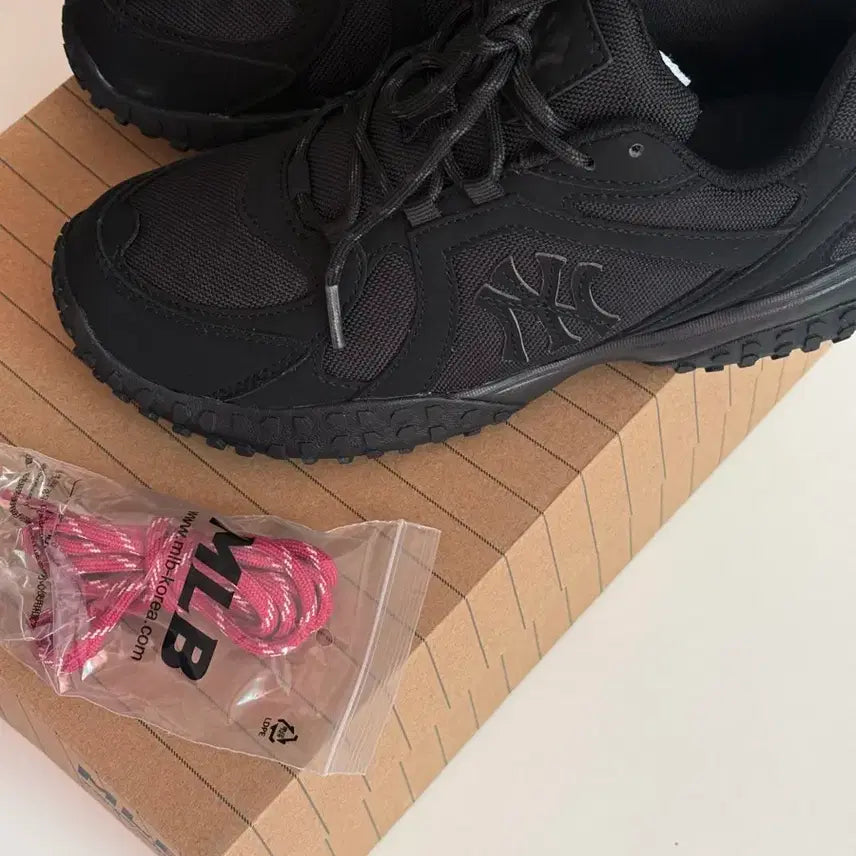 [BUNJANG] MLB Trophy Low Sneakers (240) / MLB 엠엘비 트로피 로우 운동화 (240)