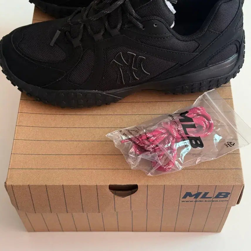 [BUNJANG] MLB Trophy Low Sneakers (240) / MLB 엠엘비 트로피 로우 운동화 (240)