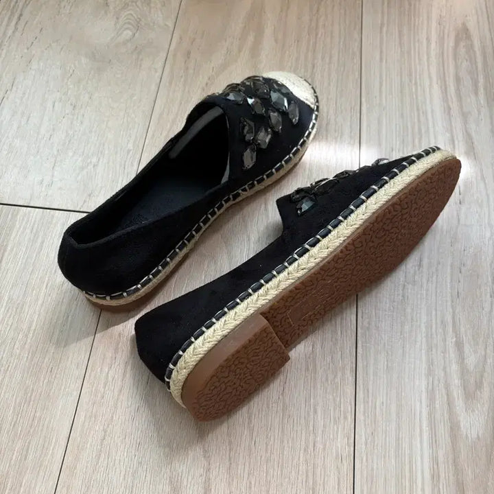 [BUNJANG] Black Espadrille Flats with Cubic Detail (235) / 블랙 에스파듀 단화 235