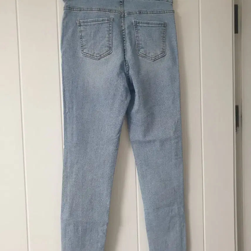 [BUNJANG] Light Wash High-Waist Jeans with Button Detail / (오늘특가) 연청 하이웨스트 청바지