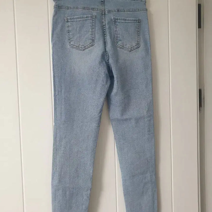 [BUNJANG] Light Wash High-Waist Jeans with Button Detail / (오늘특가) 연청 하이웨스트 청바지