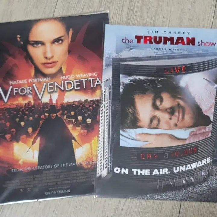 [BUNJANG] The Truman Show Special Art Card &amp; V for Vendetta Postcard Set / 롯데시네마 트루먼쇼 스페셜 아트카드 브이포벤데타 엽서 미니 포스터