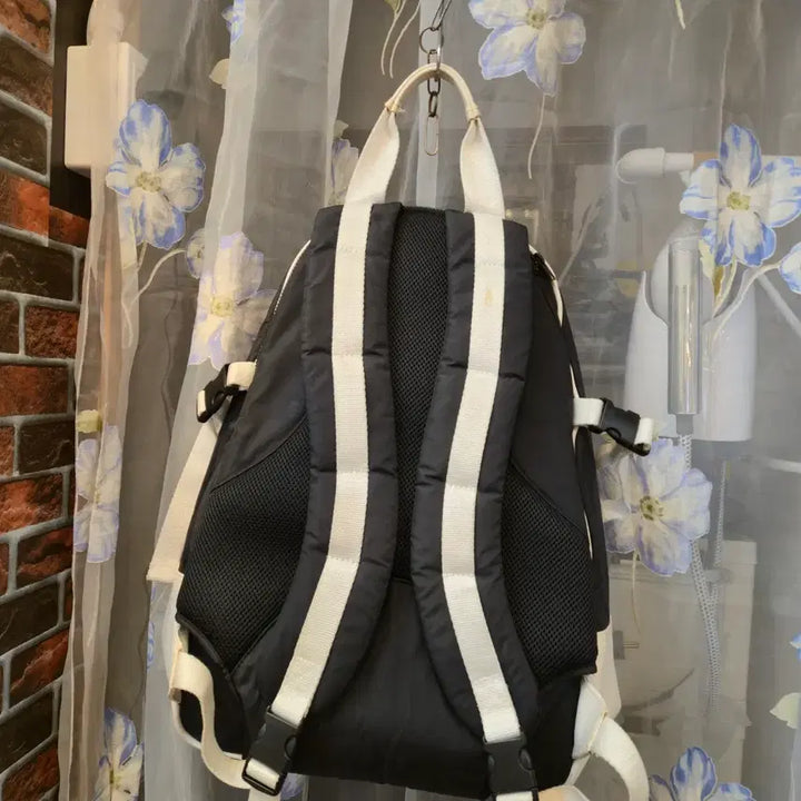 [BUNJANG] Lacoste Black/White Backpack / 라코스테 블랙/화이트 백팩
