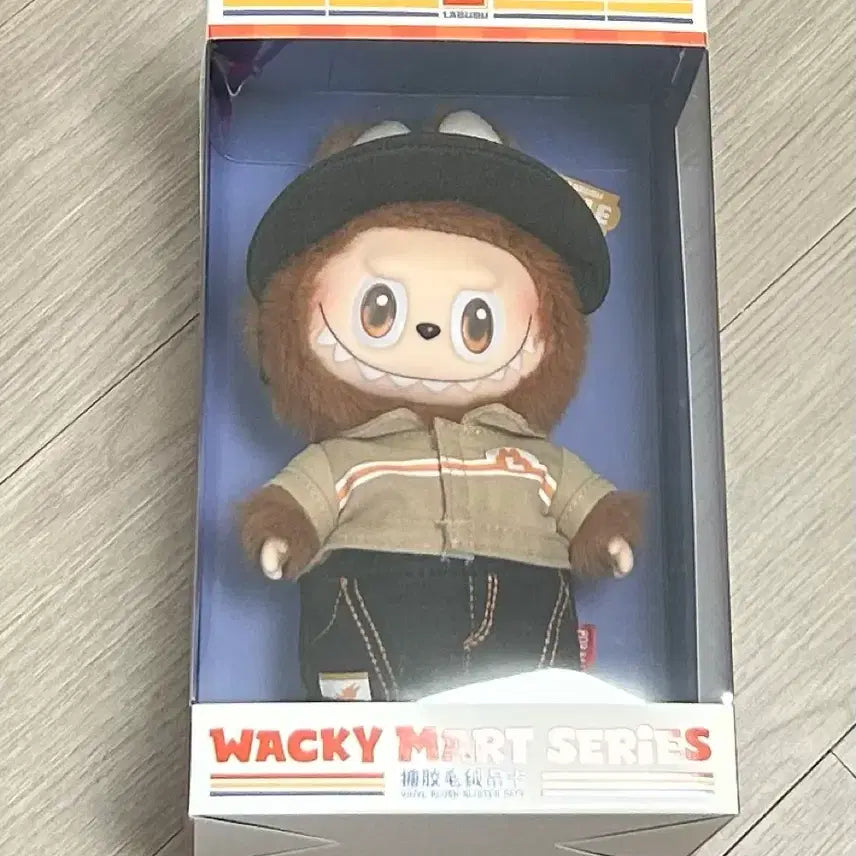 [BUNJANG] Pop Mart Labubu Convenience Store Manager Plush / 팝마트 수상한 편의점 라부부 점장 인형 양도판매